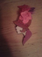 broche de madera 